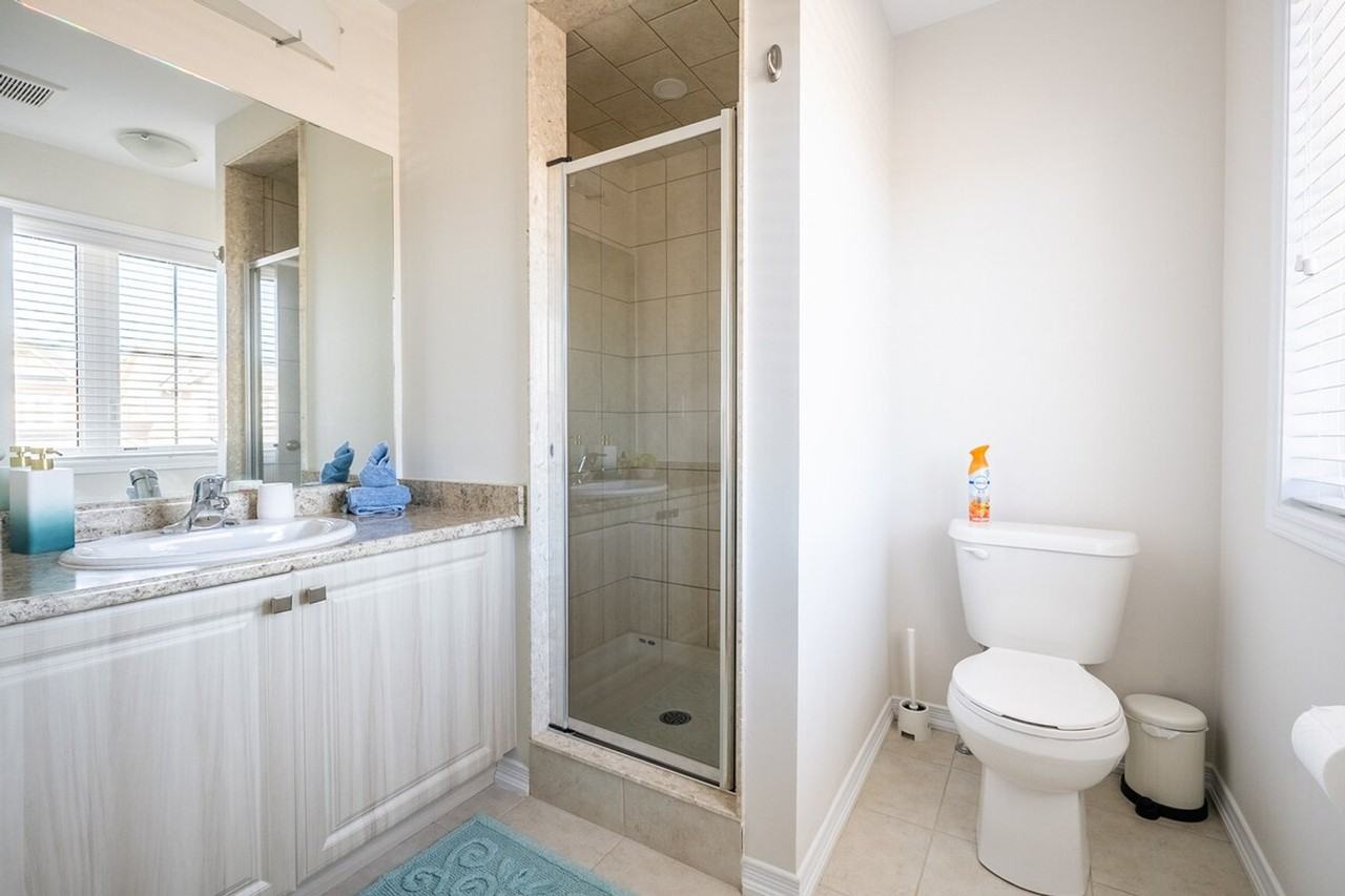 104 104 Esther Crescent #1345812P - Photo 4 of 34