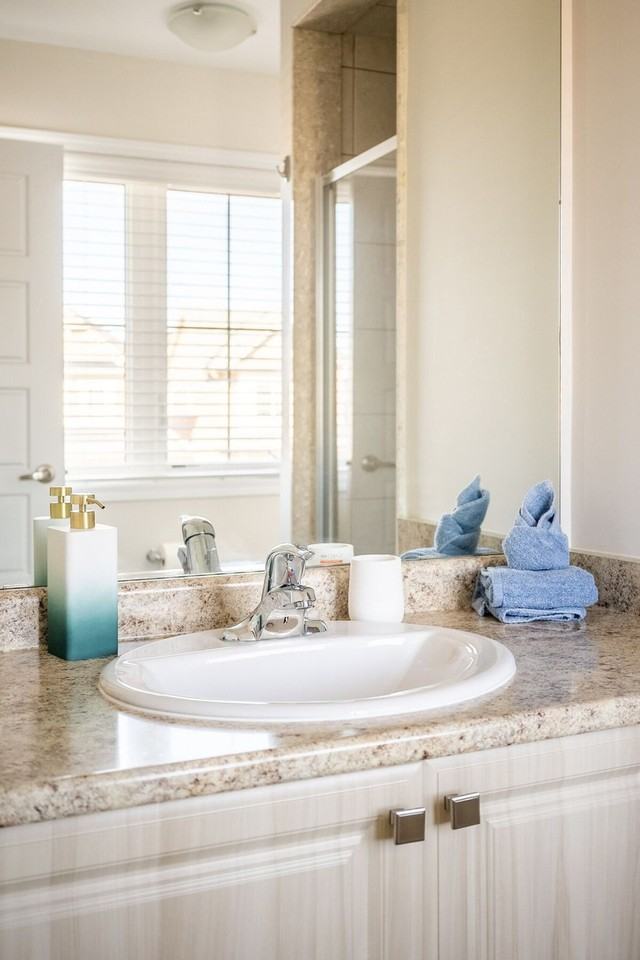 104 104 Esther Crescent #1345812P - Photo 3 of 34