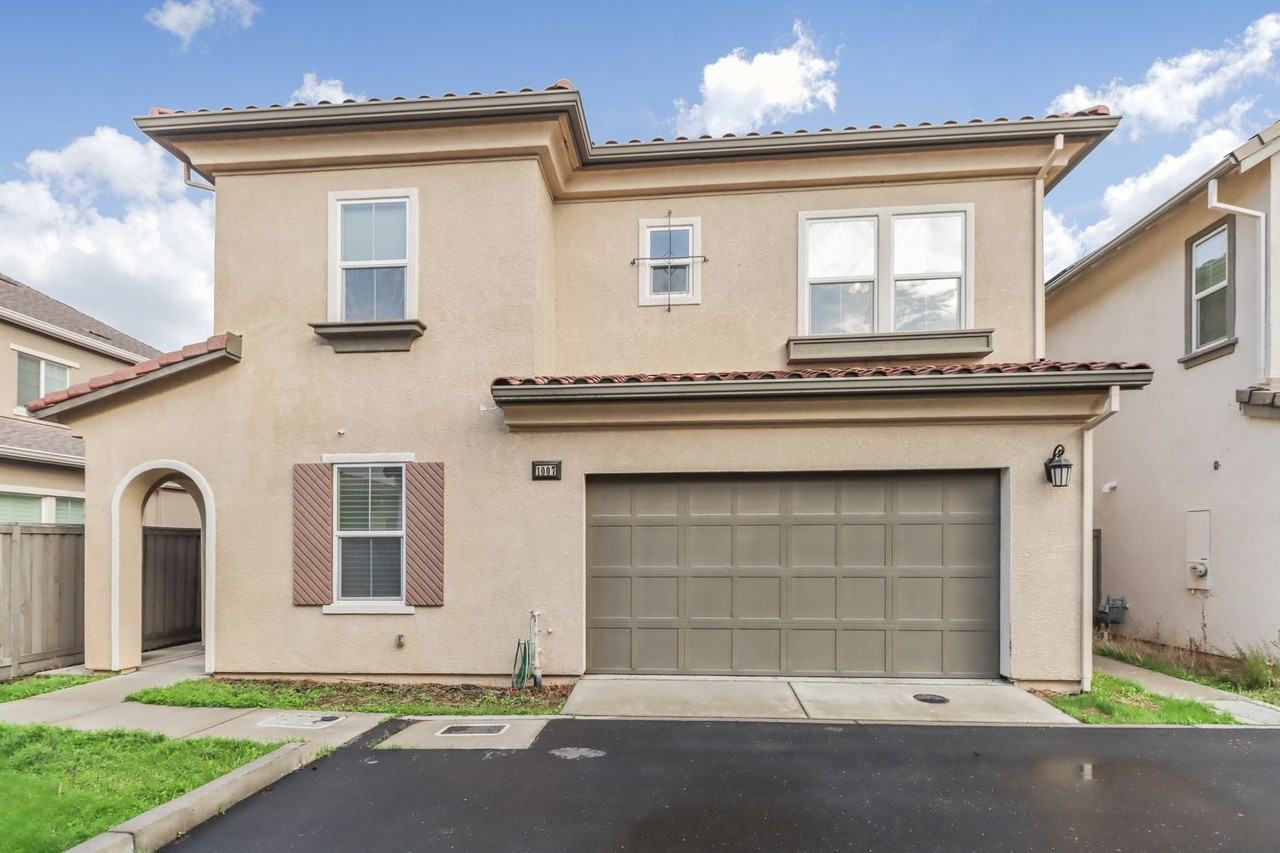 1007 Golden Sunray Ter - Photo 2 of 46