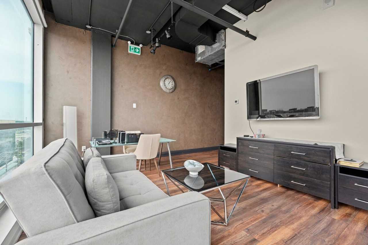 1275 Finch Ave W #1345926P - Photo 4 of 16