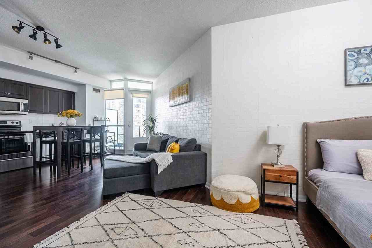 211 Fort York Blvd #1345951P - Photo 2 of 28