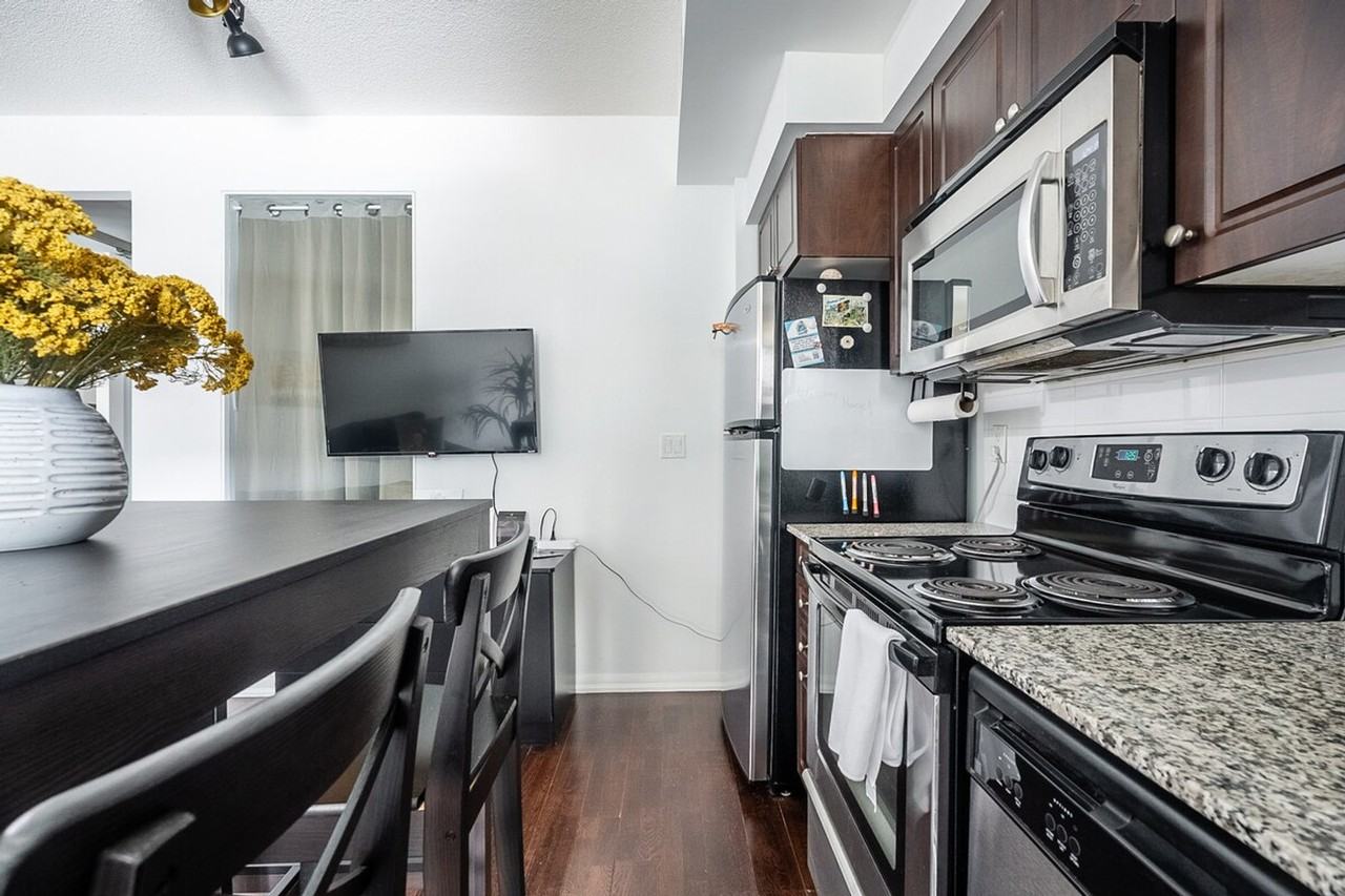 211 Fort York Blvd #1345951P - Photo 6 of 28