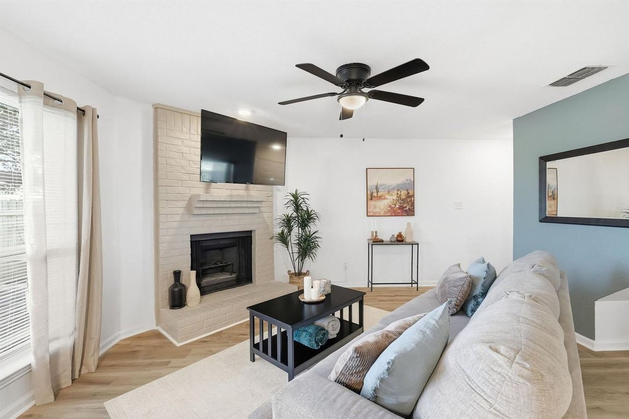 2162 E Arkansas Ln #1346354P - Photo 6 of 35