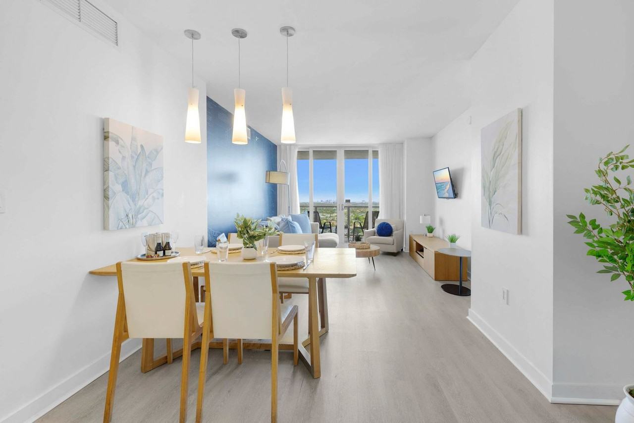 1180 E Hallandale Beach Blvd #1241878P - Photo 3 of 33