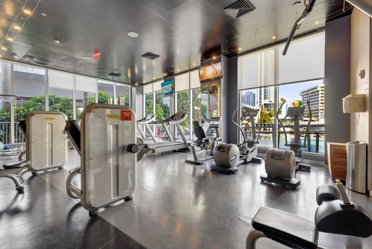 1180 E Hallandale Beach Blvd #1241878P - Photo 4 of 33