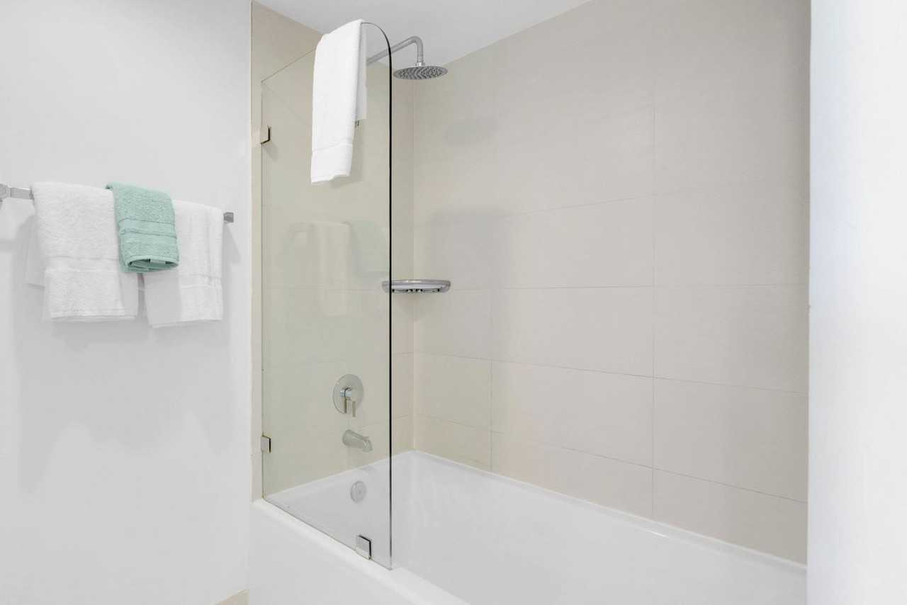 1180 E Hallandale Beach Blvd #1241878P - Photo 7 of 33