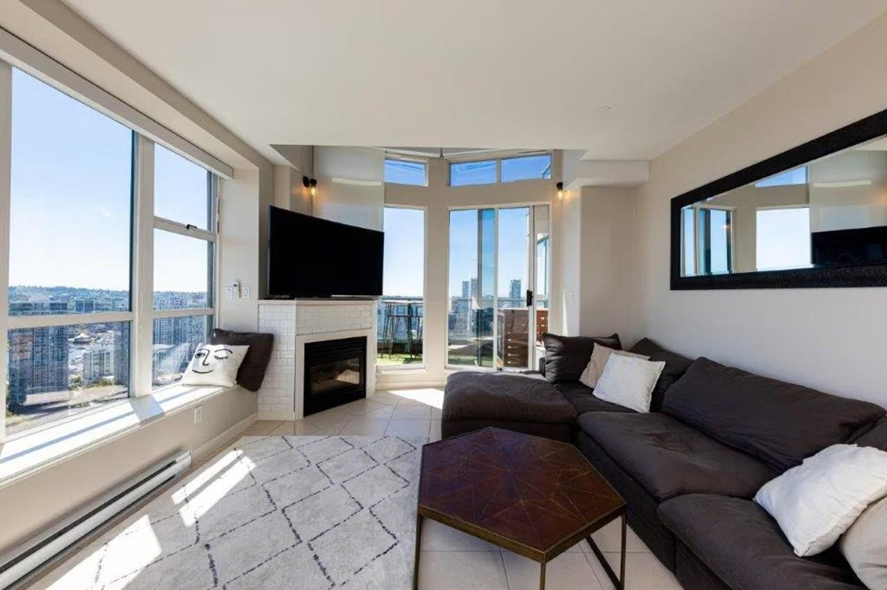 909 Mainland St #1345513P - Photo 3 of 30