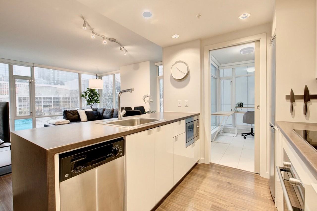 161 West Georgia St #1345525P - Photo 4 of 39