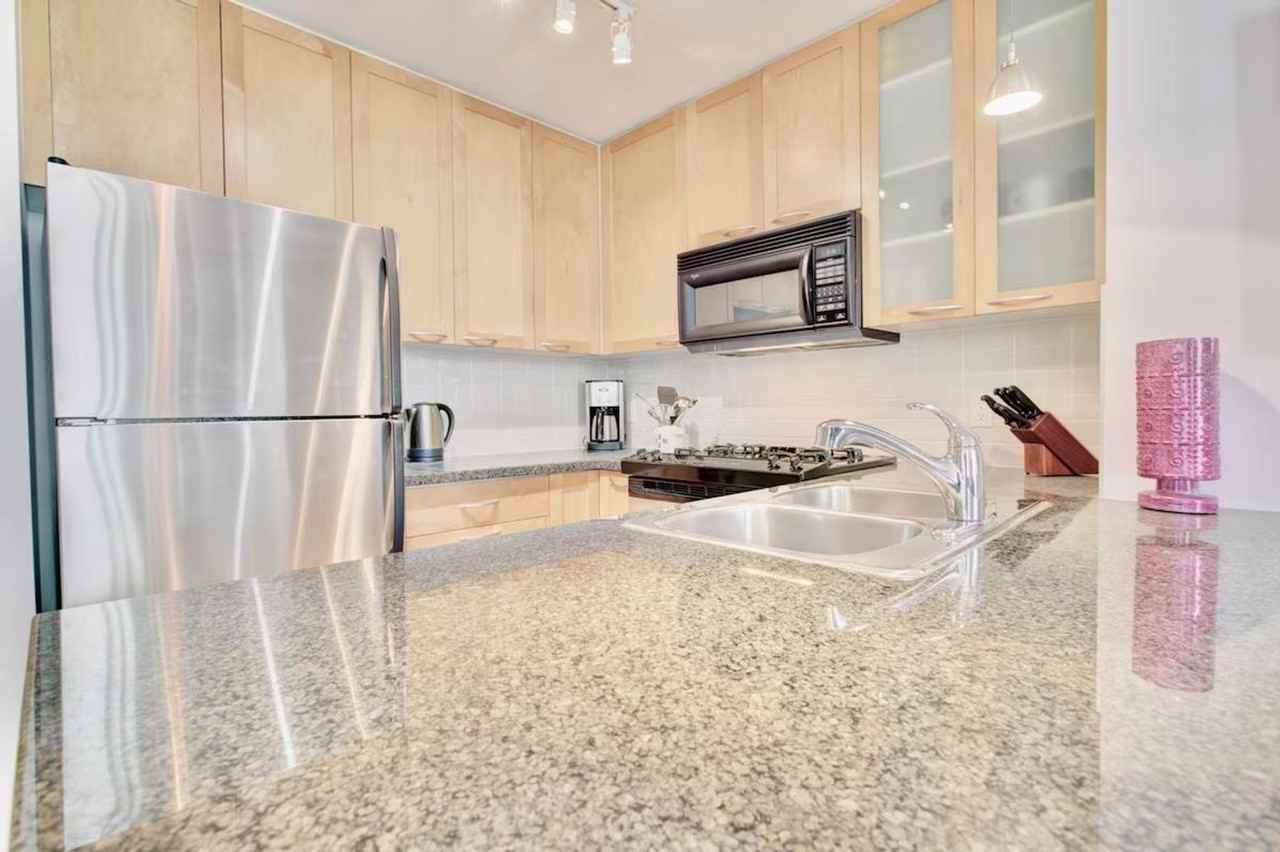 1070 Richards St #1345529P - Photo 3 of 49