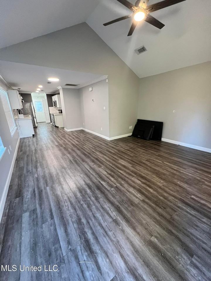 805 Herlihy St - Photo 3 of 20