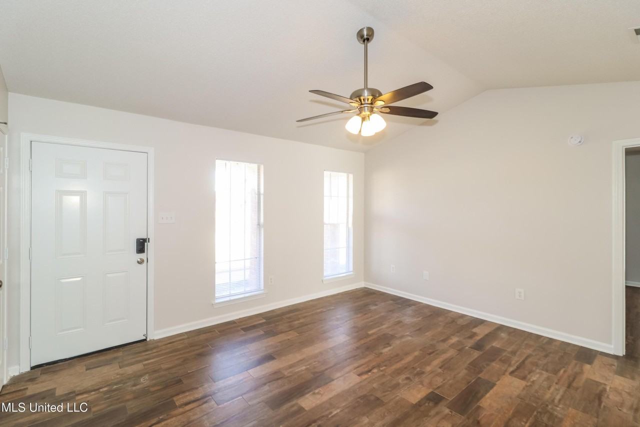 6213 Magnolia Lakes Drive - Photo 3 of 18