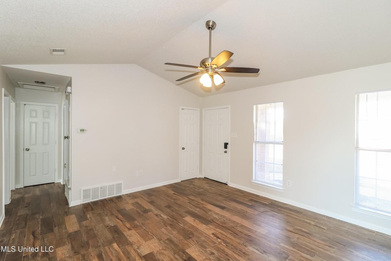 6213 Magnolia Lakes Drive - Photo 4 of 18