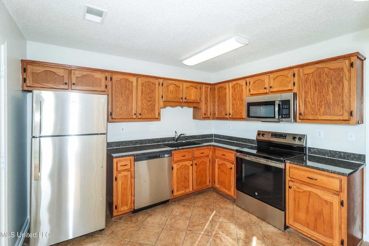 6213 Magnolia Lakes Drive - Photo 7 of 18