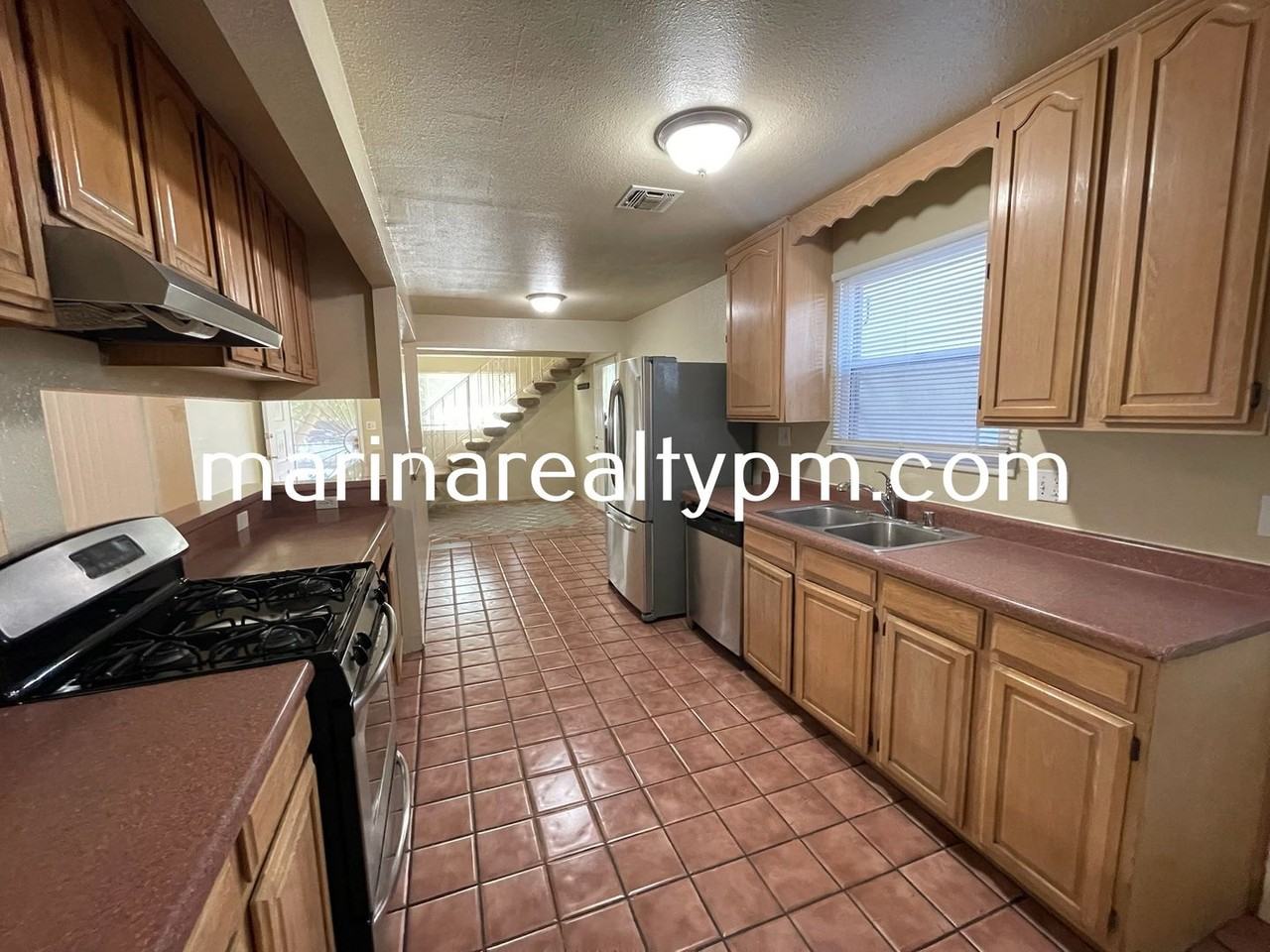 912 Gateway Drive - Photo 6 of 39