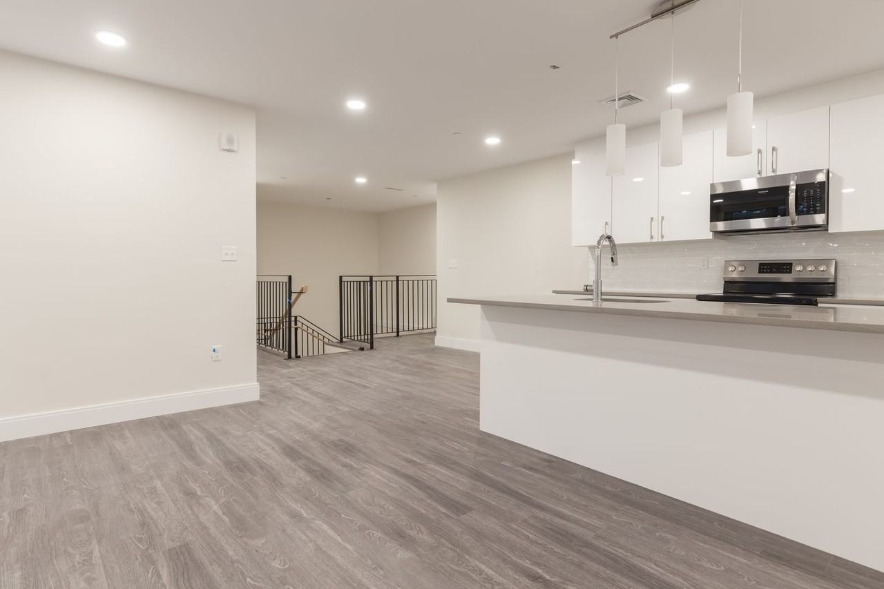 1055 Tremont St - Photo 2 of 12