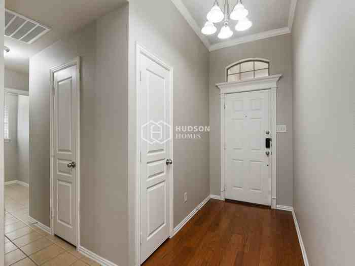 2365 Trace Ridge Dr - Photo 4 of 19