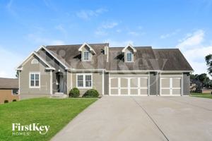 featured image of 911 E 8th Cir