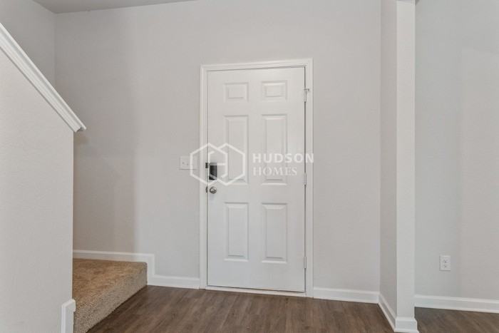 805 Athens Ln - Photo 6 of 31