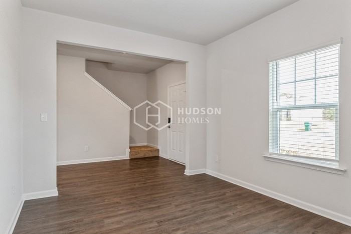 805 Athens Ln - Photo 7 of 31