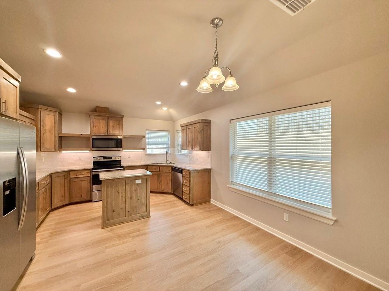 4822 Fm 346 E - Photo 5 of 23