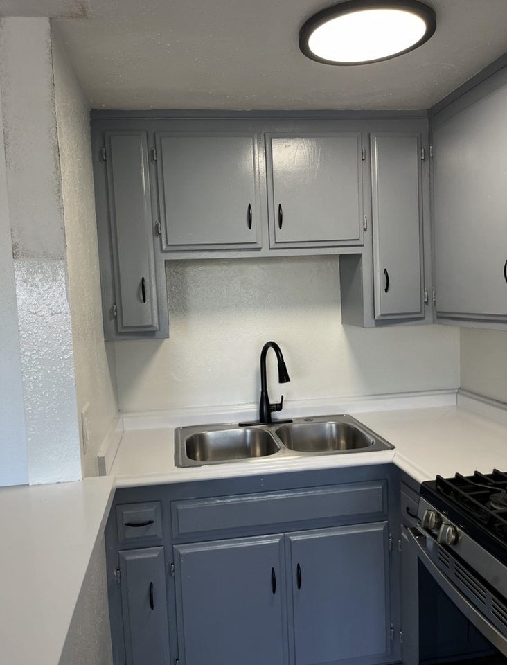 3620 S PACIFIC AVE - Photo 3 of 18