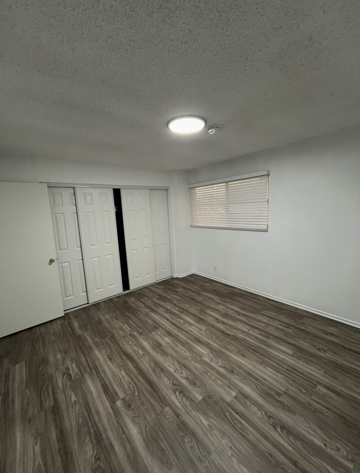 3620 S PACIFIC AVE - Photo 5 of 18