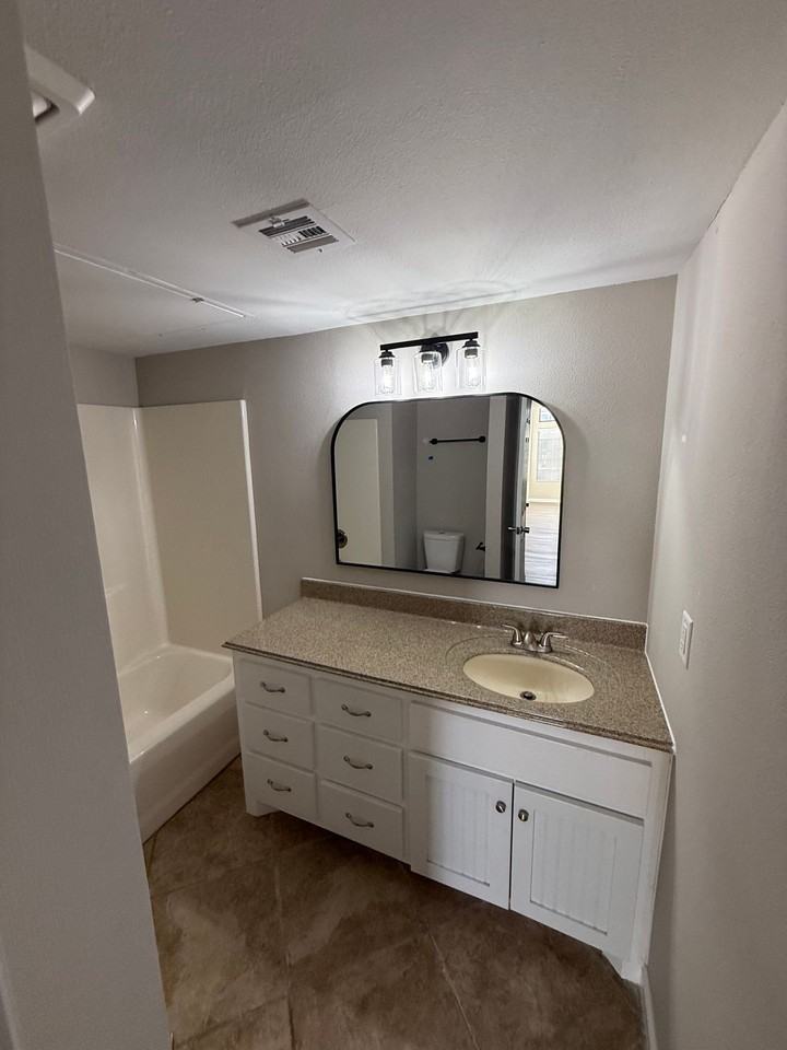 Silver Sands Apartments - Photo 4 of 48