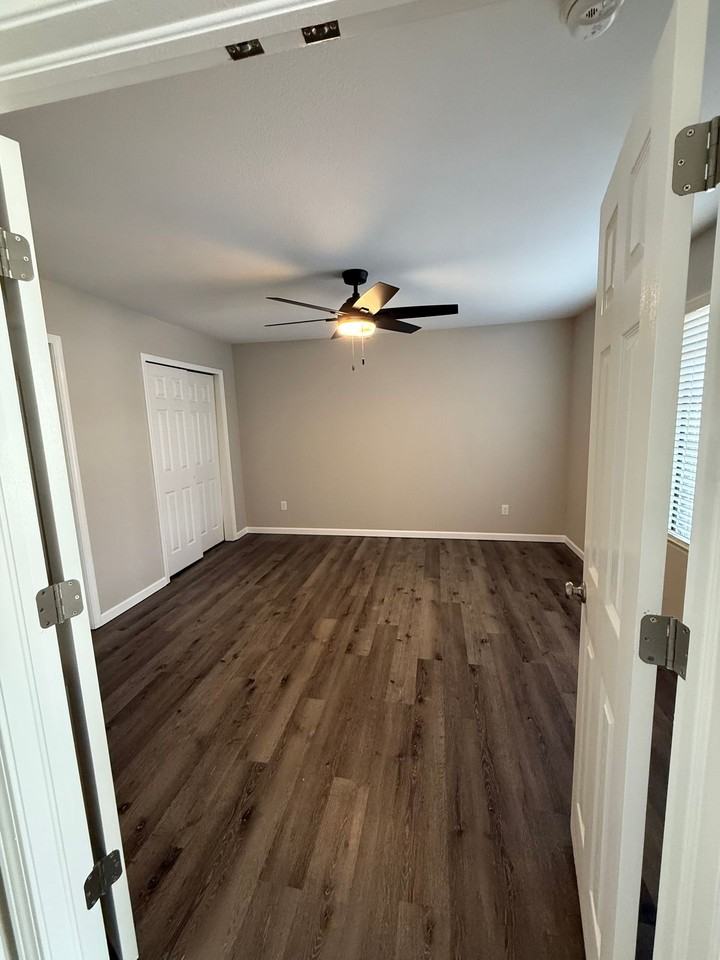 Silver Sands Apartments - Photo 5 of 48