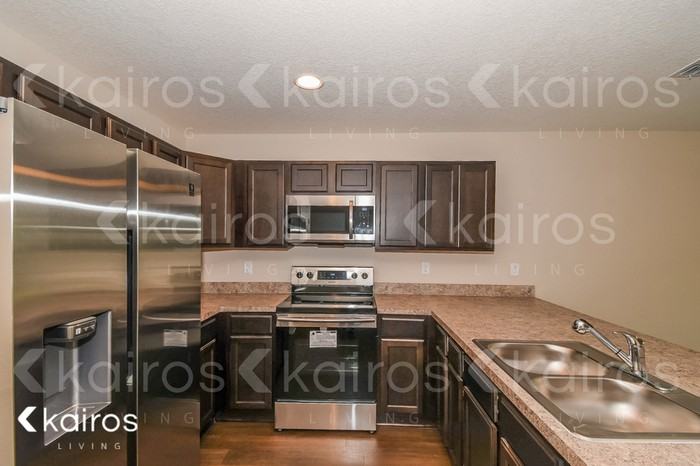 1336 Lake Shore Blvd - Photo 7 of 17