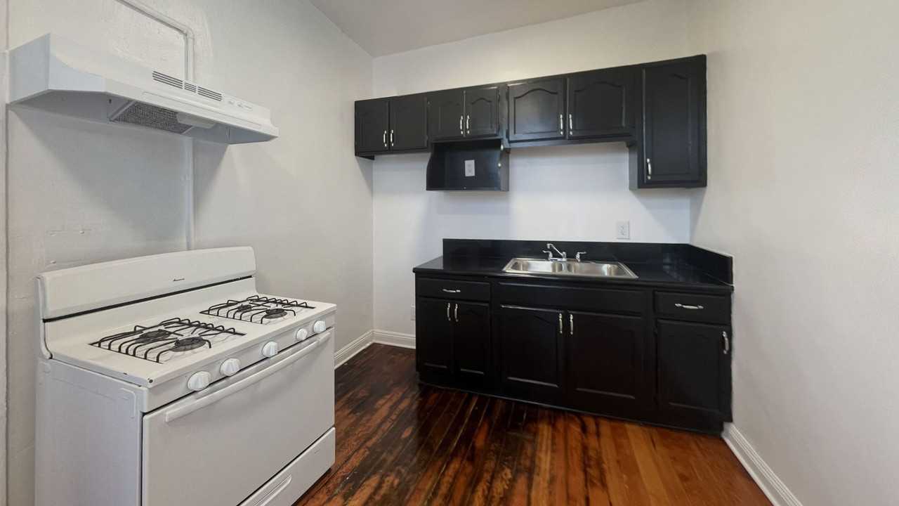 ADR - St. Andrews Apts - Photo 5 of 21