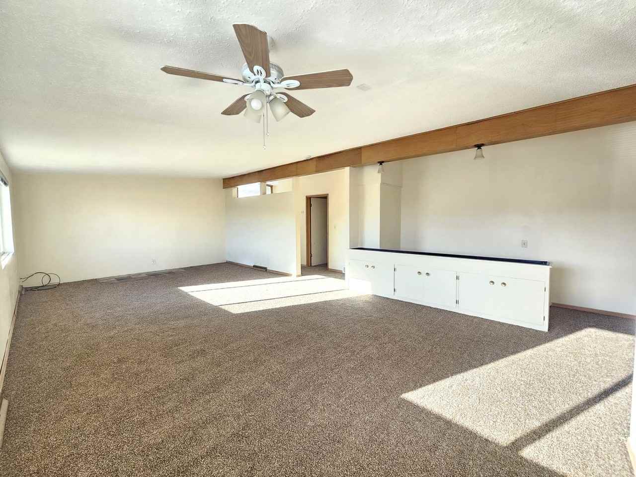 302 N Argonne Rd - Photo 4 of 29