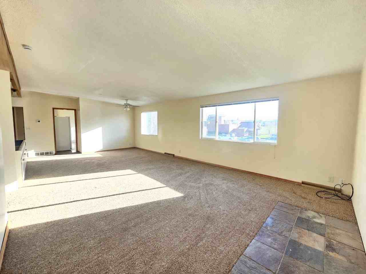 302 N Argonne Rd - Photo 5 of 29