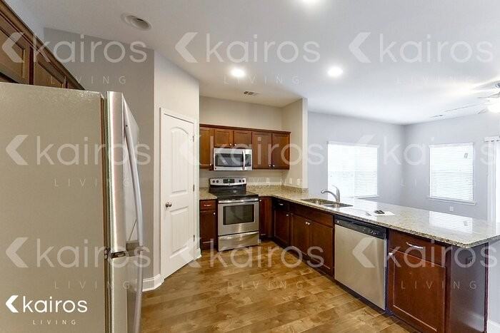 601 Ferguson Ln - Photo 5 of 23