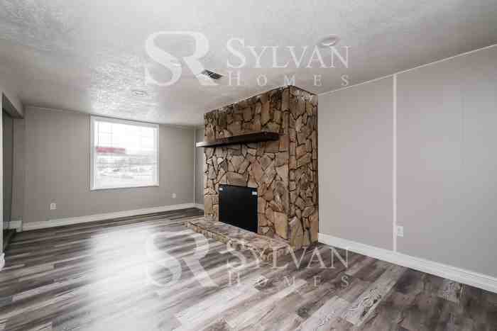 7080 Spring Hill Dr - Photo 3 of 15