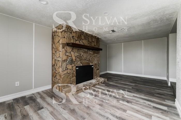 7080 Spring Hill Dr - Photo 4 of 15