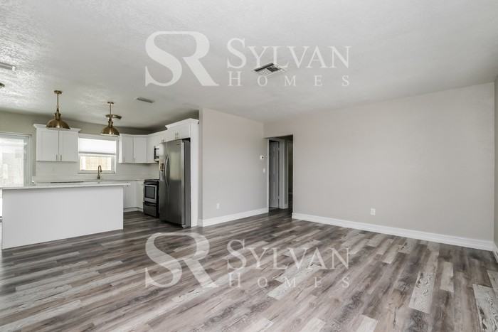 7080 Spring Hill Dr - Photo 5 of 15