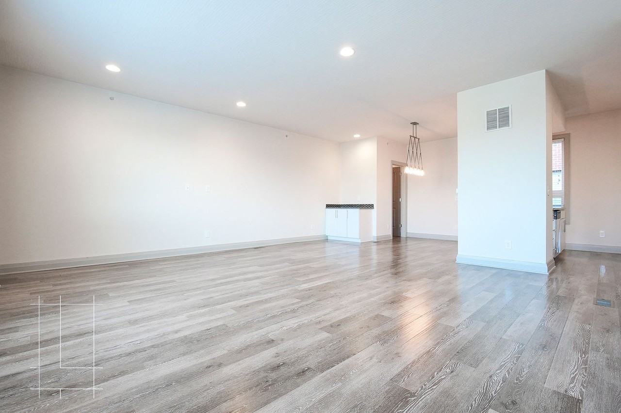 40 West - Photo 6 of 31