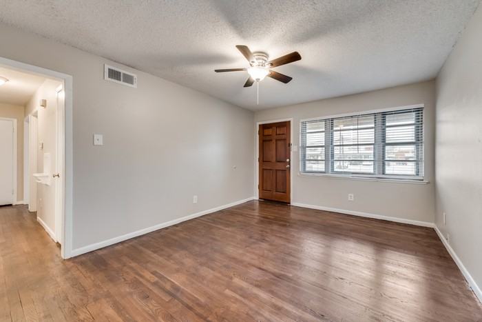 2605 West Walnut Street - Photo 4 of 18