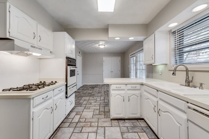 2605 West Walnut Street - Photo 6 of 18