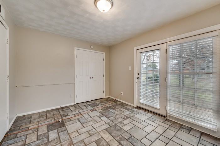 2605 West Walnut Street - Photo 7 of 18