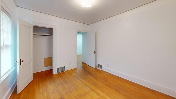 822 E Avenue E - Photo 3 of 10