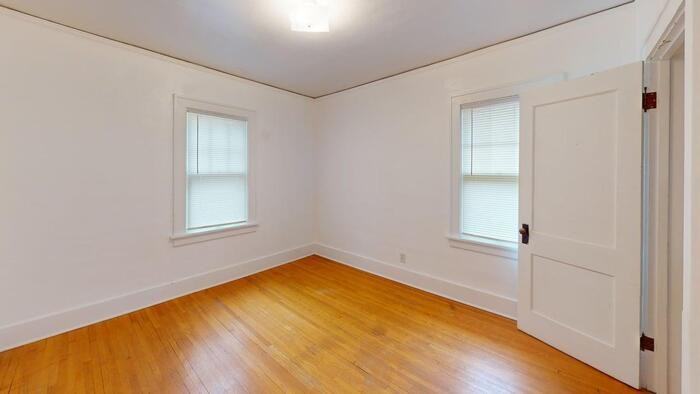 822 E Avenue E - Photo 5 of 10