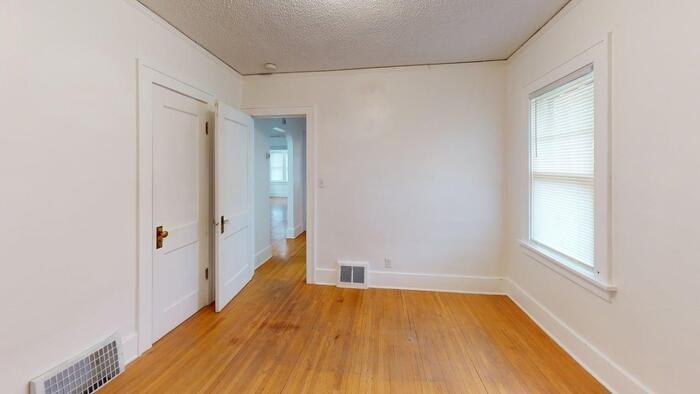 822 E Avenue E - Photo 6 of 10