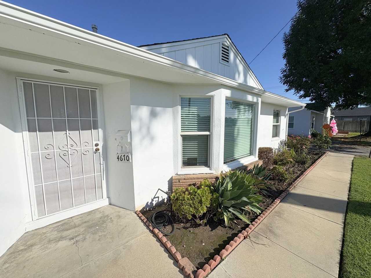 4670 Riverside Drive - Photo 3 of 30