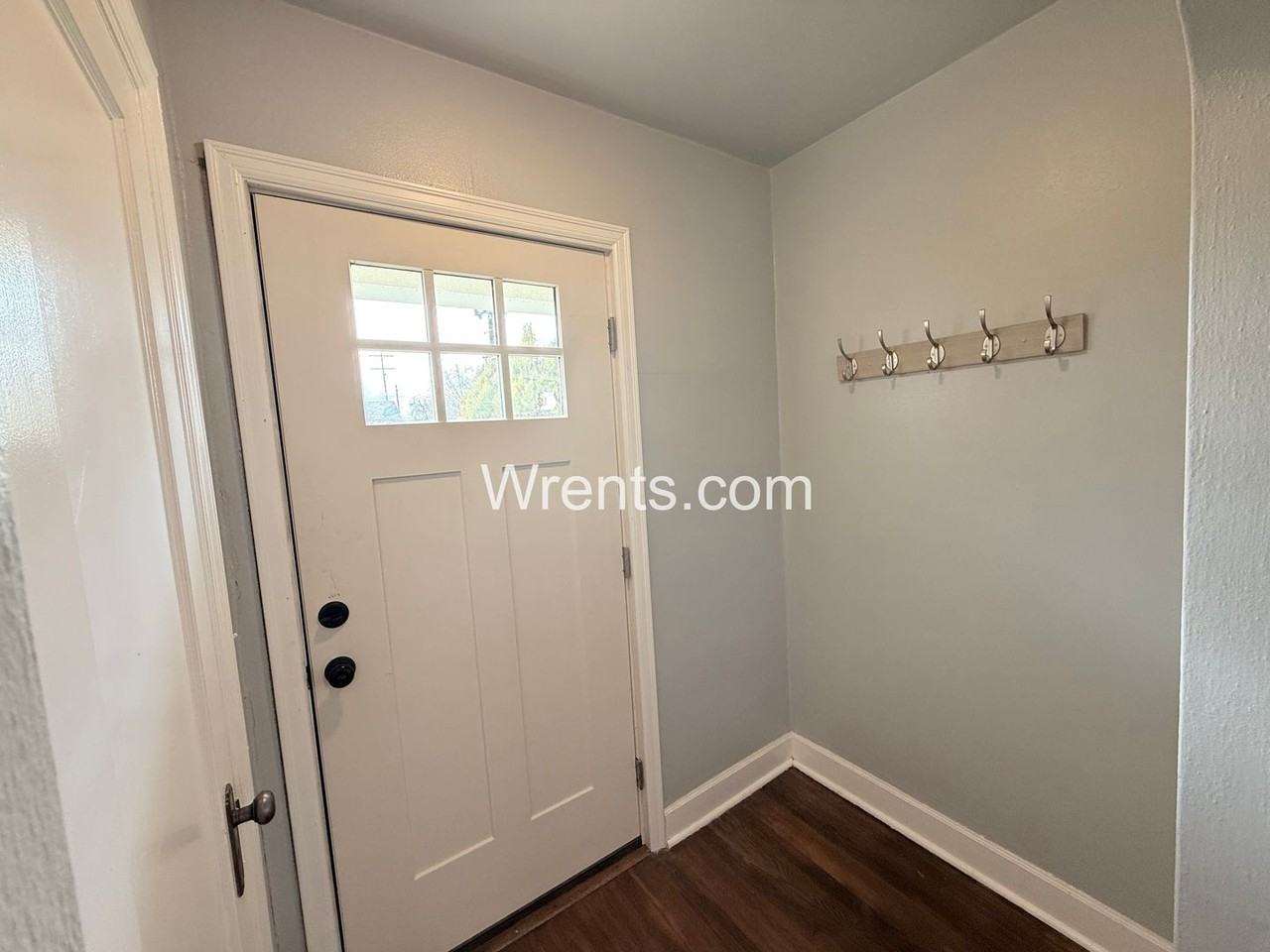 1528 W Augusta Ave - Photo 3 of 32