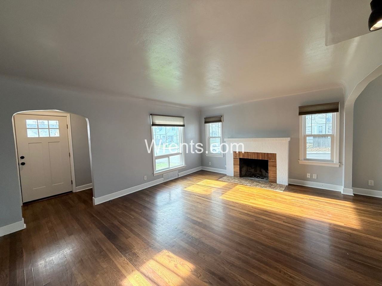 1528 W Augusta Ave - Photo 6 of 32