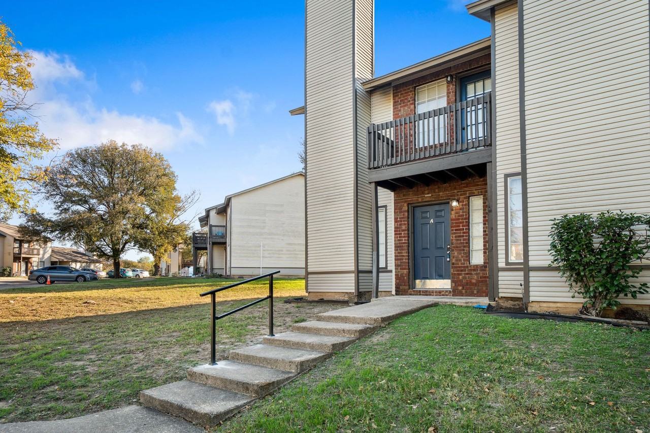 1848 River Crossing Circle - Photo 2 of 34