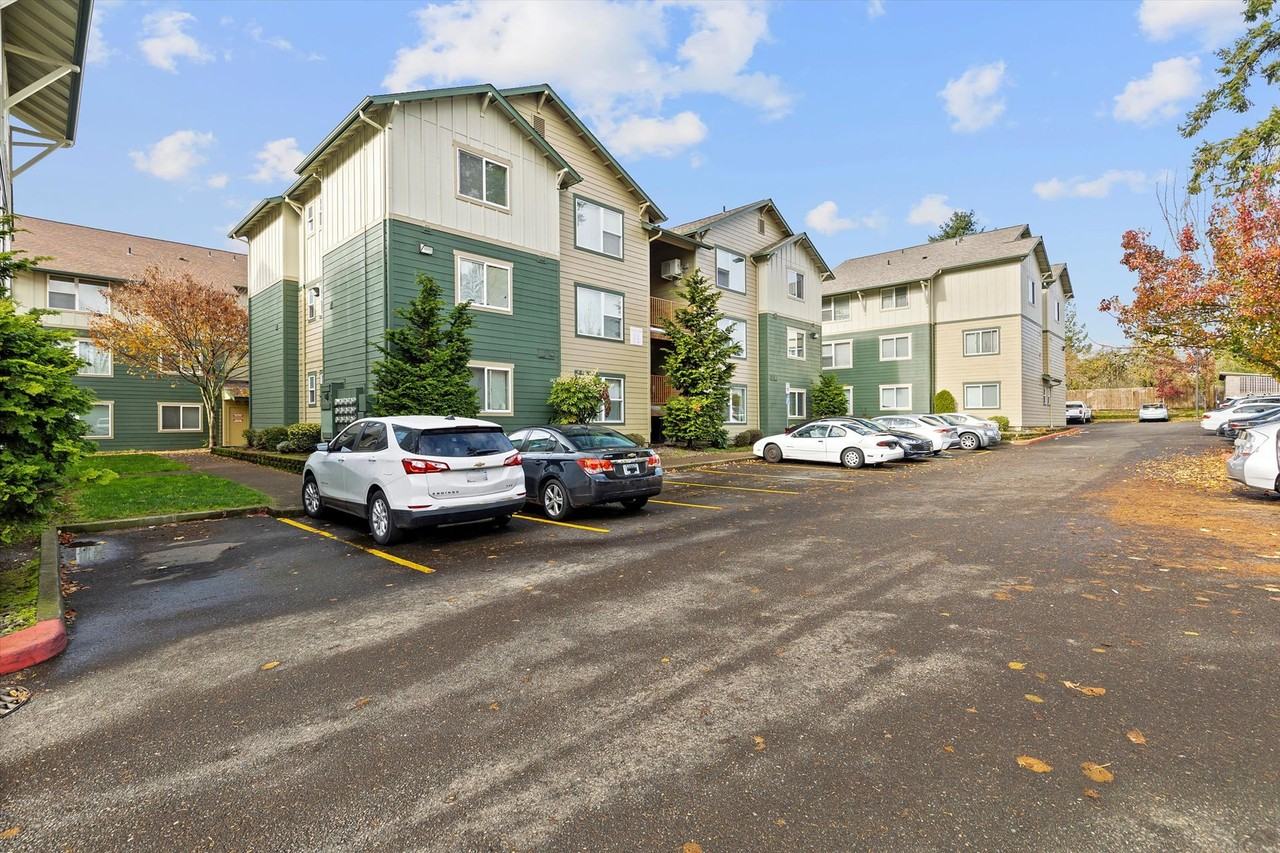 Stark Street Villa - Photo 3 of 15