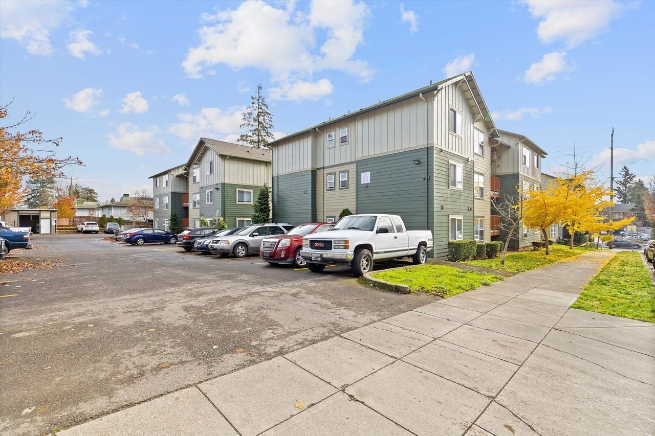 Stark Street Villa - Photo 4 of 15