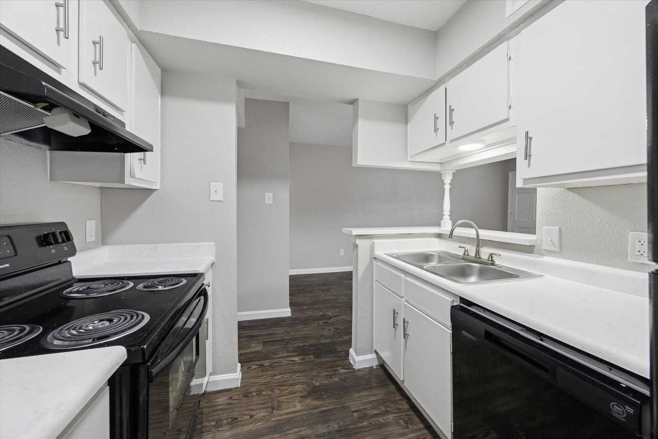 Tara Oaks - Photo 2 of 10